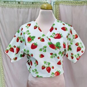 "Strawberries top "(One size)